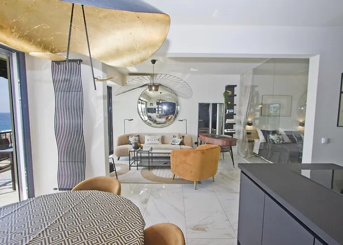 Luxury Flat Beachfront Nice