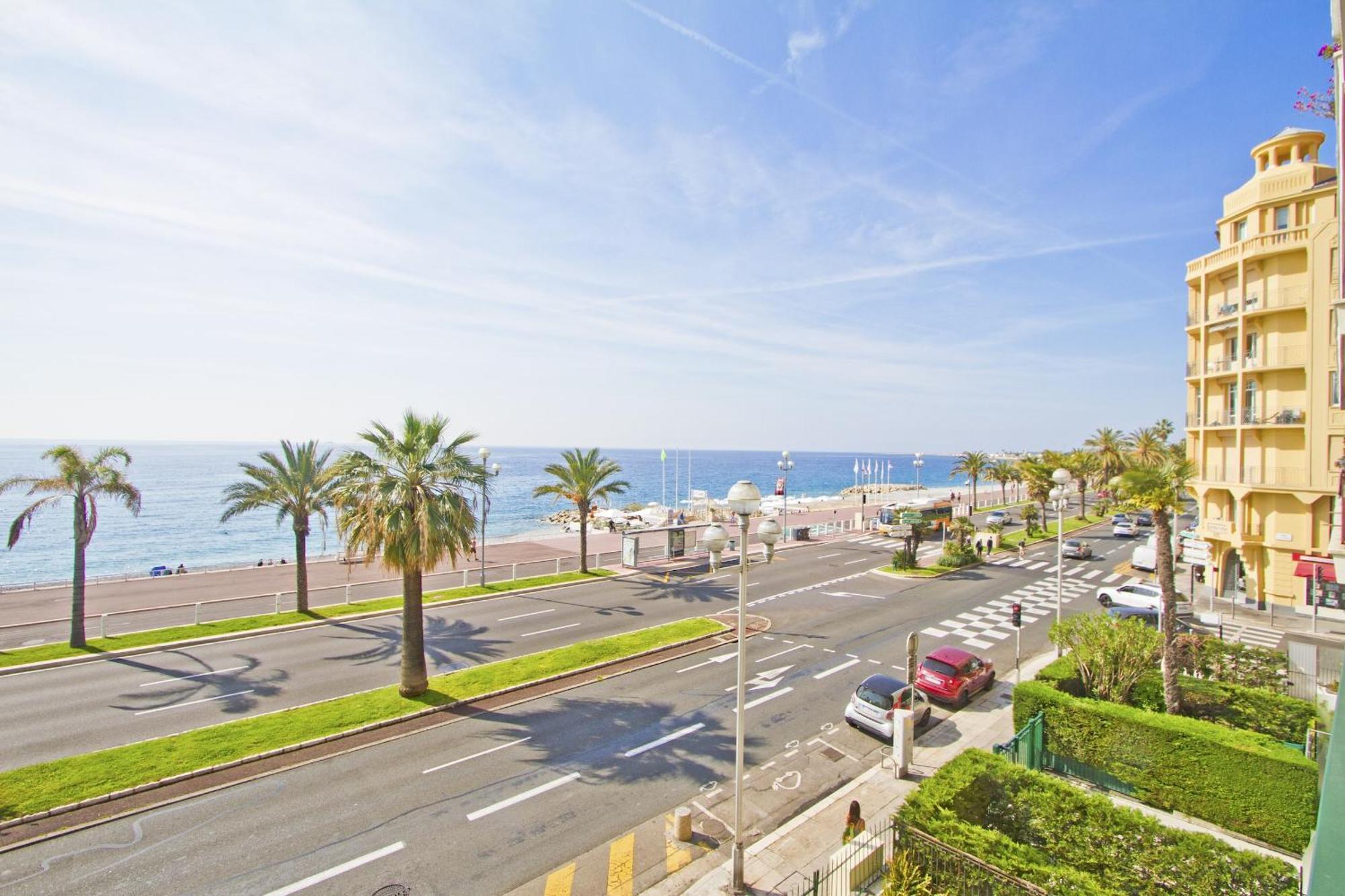 Luxury Flat Beachfront Nice